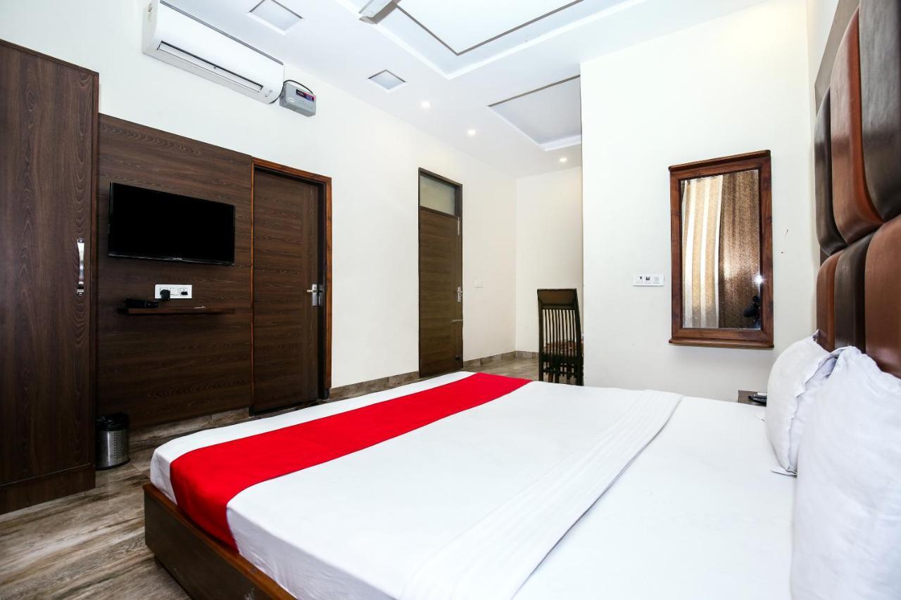 Hotel Hollywood Zirakpur Chandigarh - Family Hotel Dış mekan fotoğraf