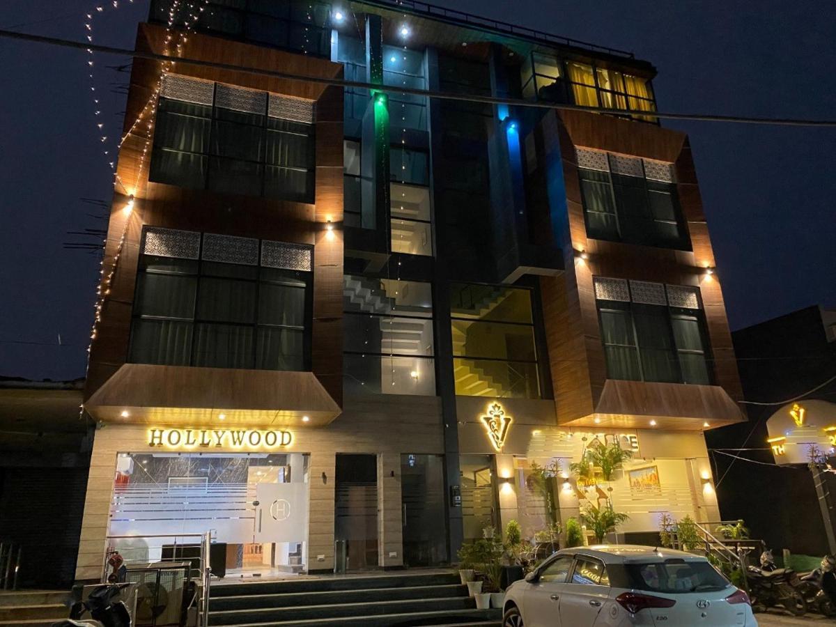 Hotel Hollywood Zirakpur Chandigarh - Family Hotel Dış mekan fotoğraf